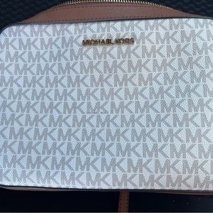 Michael Kors cross body purse!